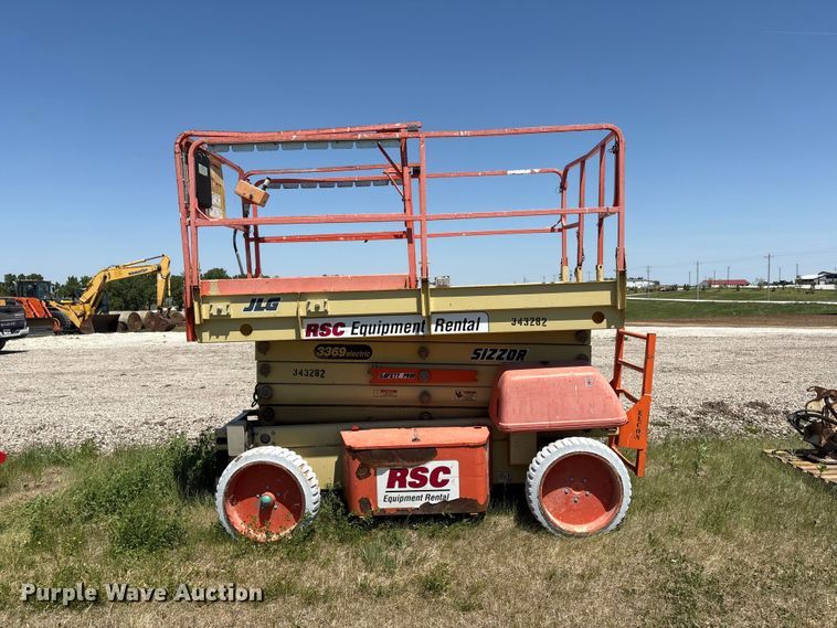 image for item DO5210 2000 JLG 3369-E scissor lift