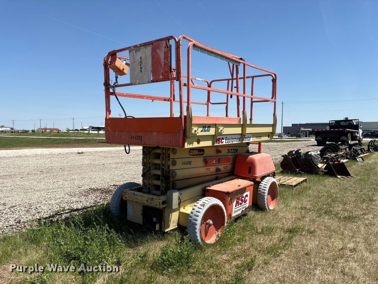 image for item DO5210 2000 JLG 3369-E scissor lift