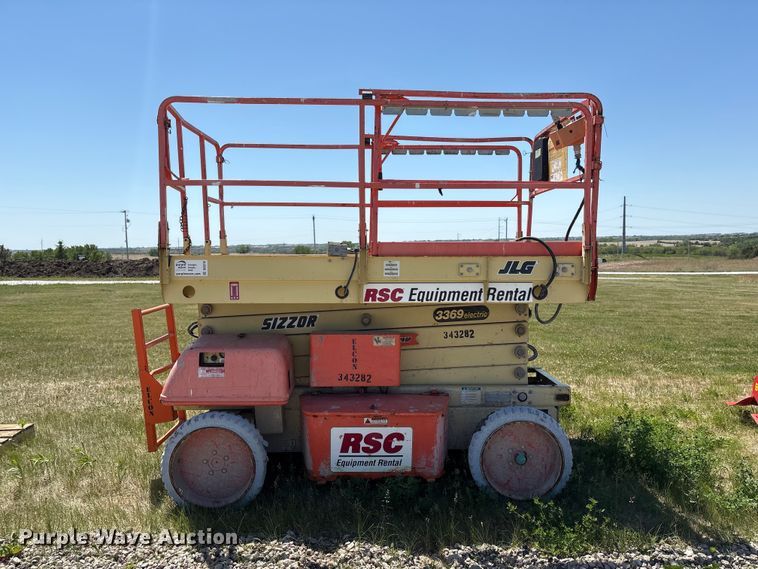image for item DO5210 2000 JLG 3369-E scissor lift