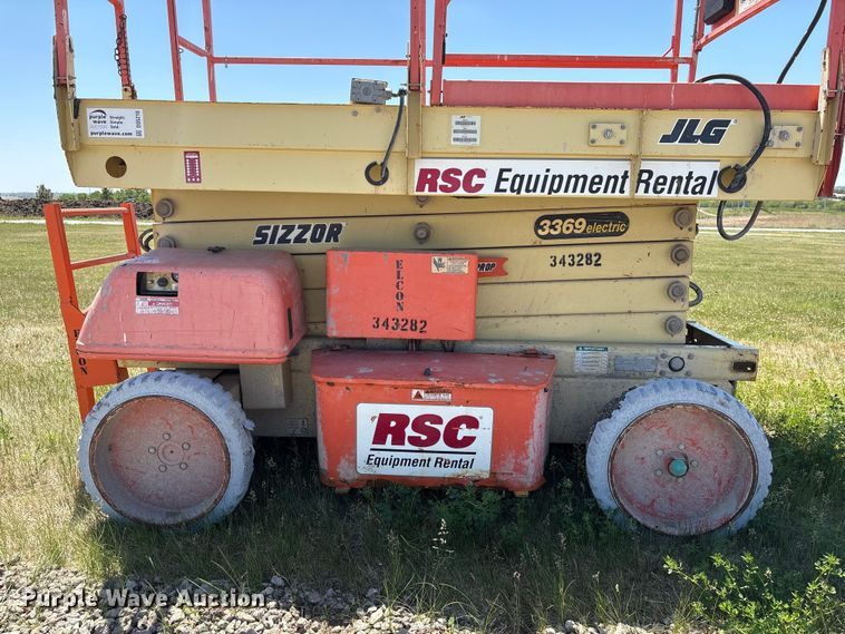 image for item DO5210 2000 JLG 3369-E scissor lift