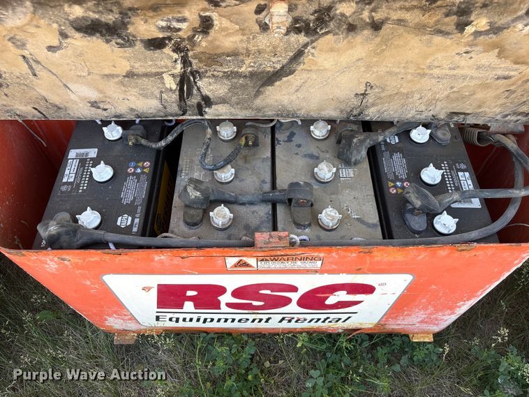 image for item DO5210 2000 JLG 3369-E scissor lift