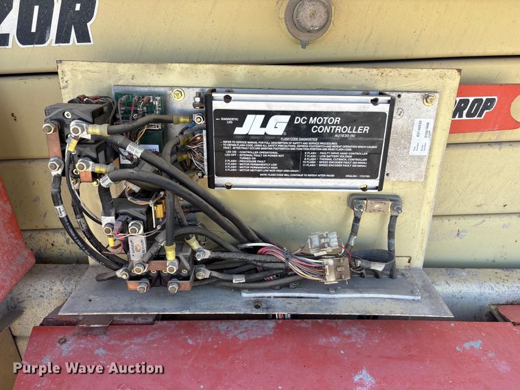 image for item DO5210 2000 JLG 3369-E scissor lift