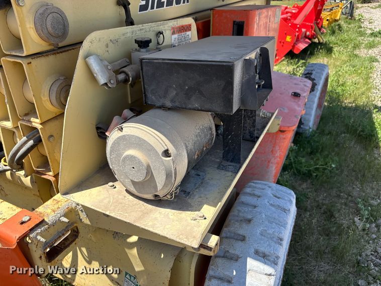 image for item DO5210 2000 JLG 3369-E scissor lift