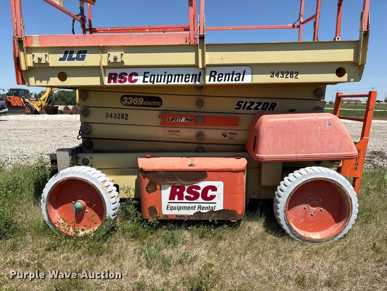image for item DO5210 2000 JLG 3369-E scissor lift