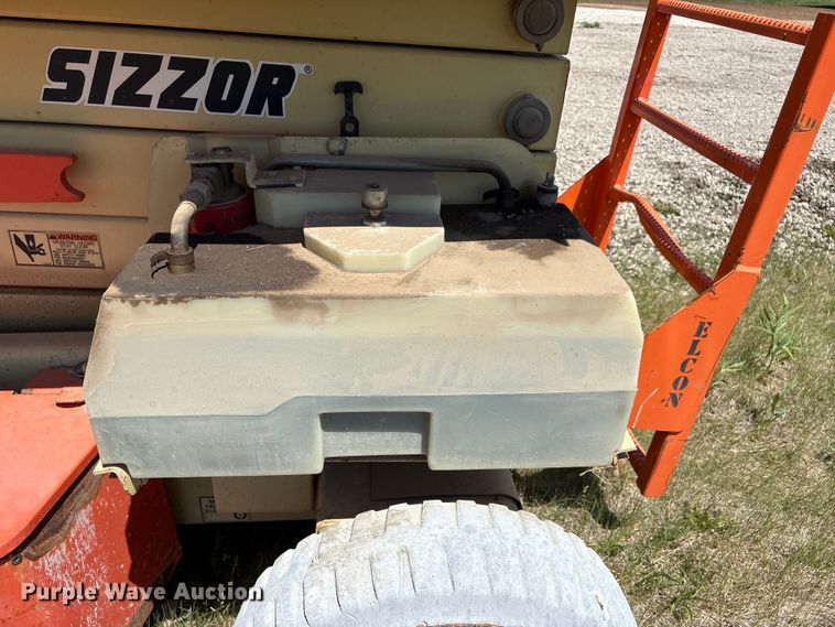 image for item DO5210 2000 JLG 3369-E scissor lift