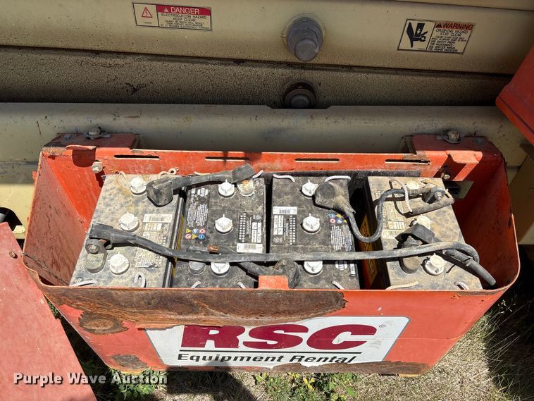 image for item DO5210 2000 JLG 3369-E scissor lift