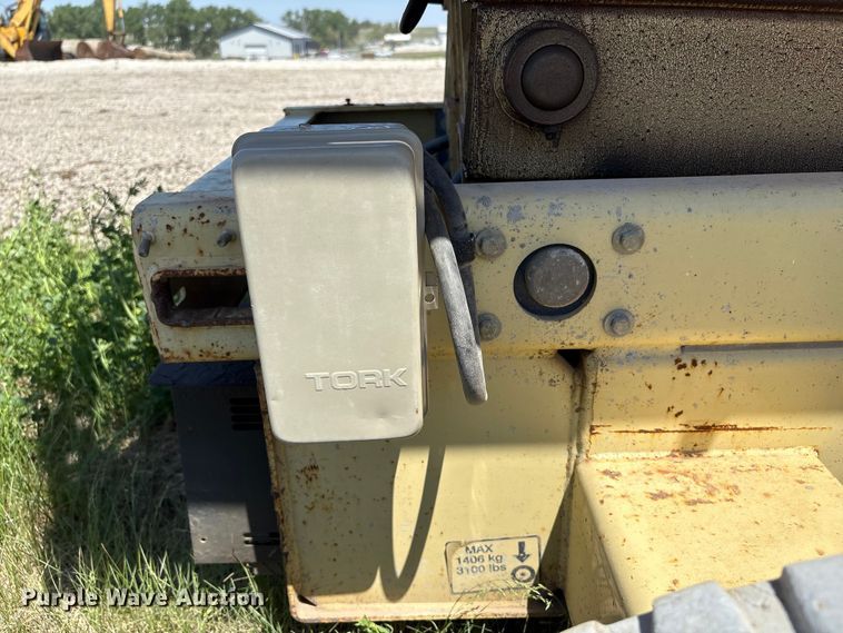 image for item DO5210 2000 JLG 3369-E scissor lift