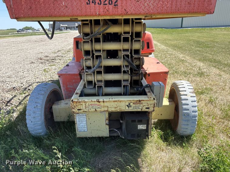 image for item DO5210 2000 JLG 3369-E scissor lift