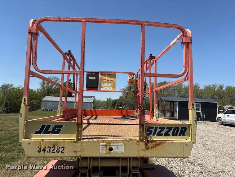 image for item DO5210 2000 JLG 3369-E scissor lift