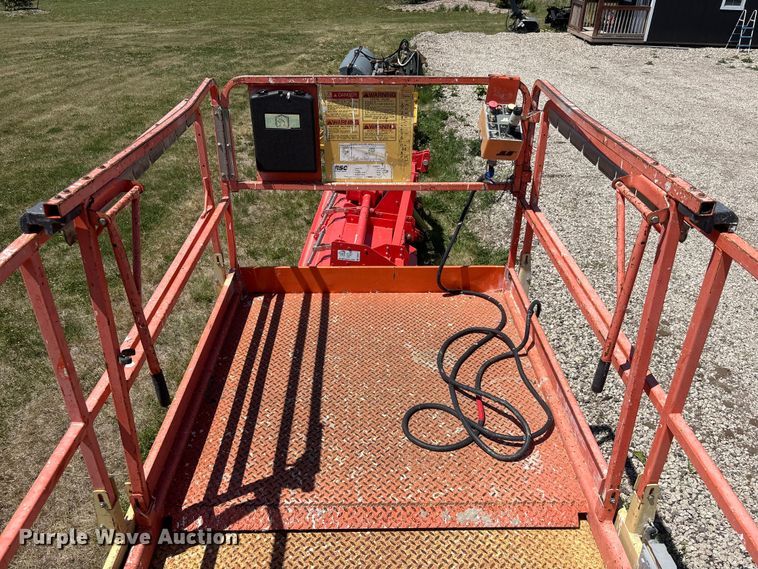 image for item DO5210 2000 JLG 3369-E scissor lift