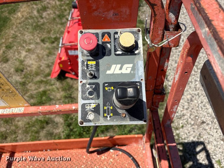 image for item DO5210 2000 JLG 3369-E scissor lift