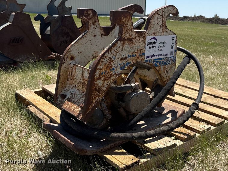 image for item DO5213 Mini excavator plate compactor