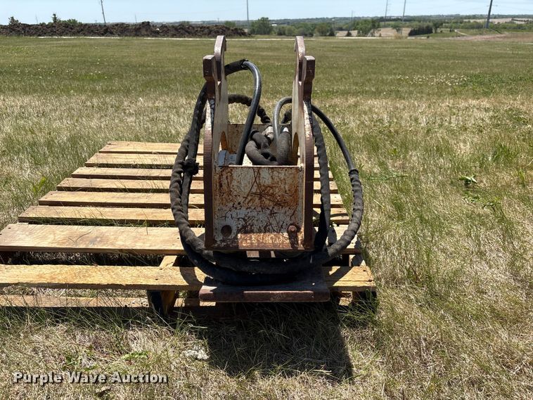 image for item DO5213 Mini excavator plate compactor