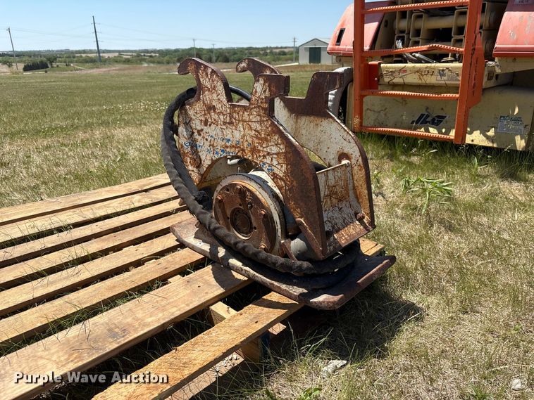 image for item DO5213 Mini excavator plate compactor