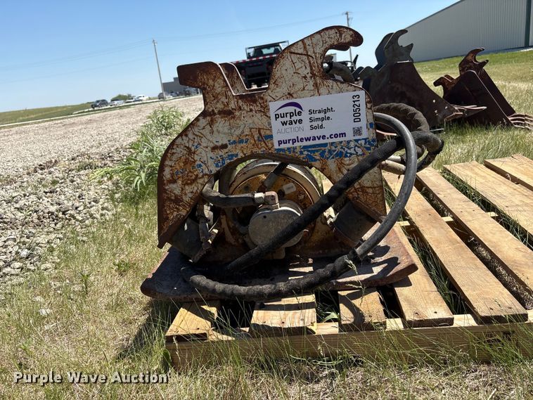 image for item DO5213 Mini excavator plate compactor