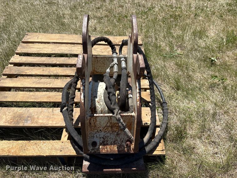 image for item DO5213 Mini excavator plate compactor