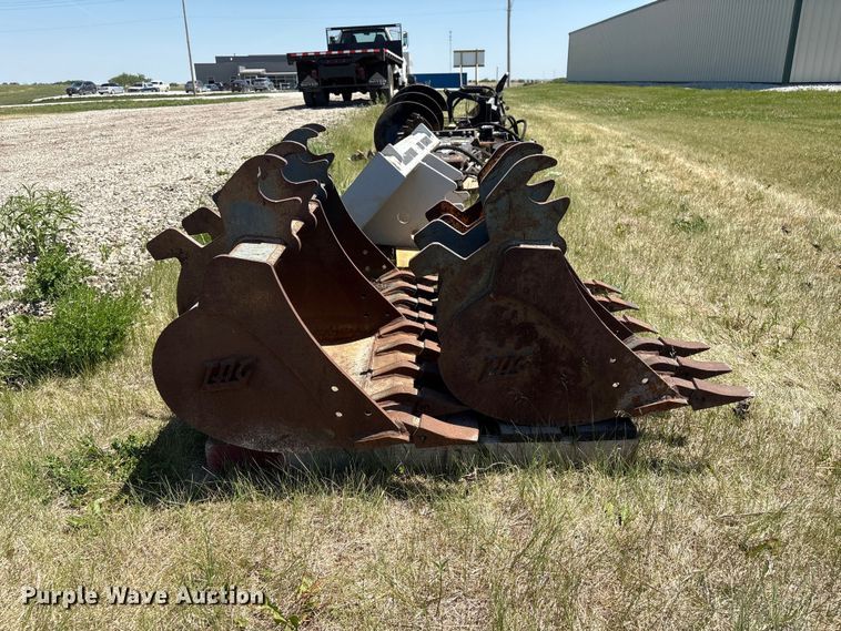 image for item DO5214 (4) mini excavator buckets