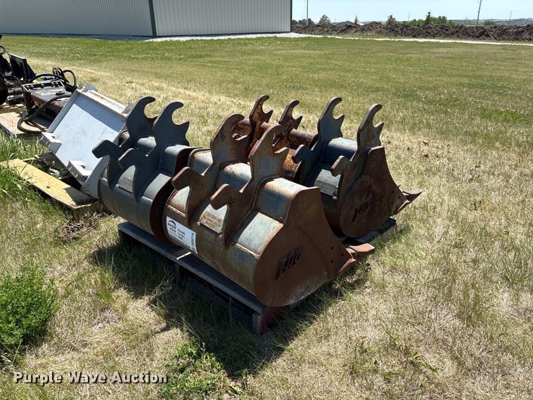 image for item DO5214 (4) mini excavator buckets