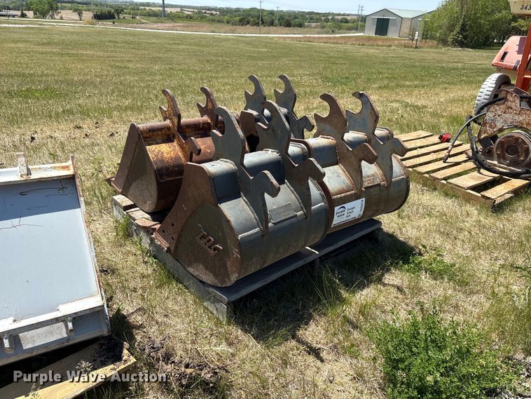 image for item DO5214 (4) mini excavator buckets