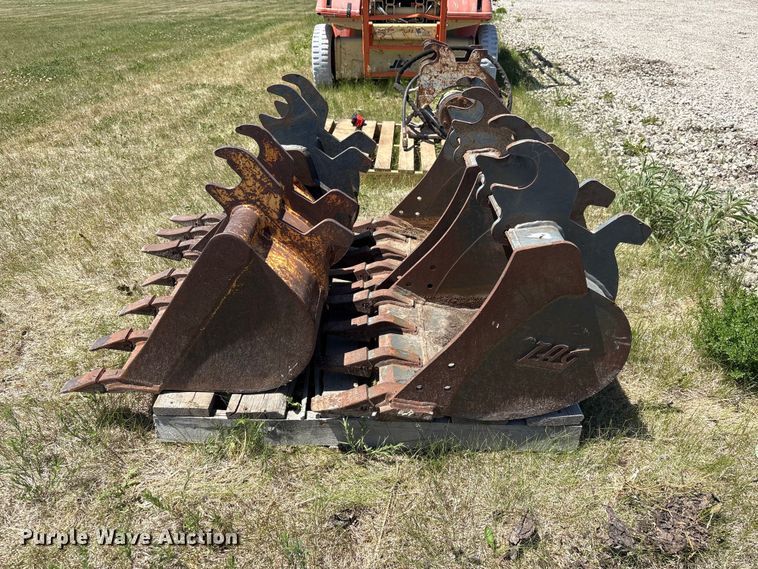 image for item DO5214 (4) mini excavator buckets
