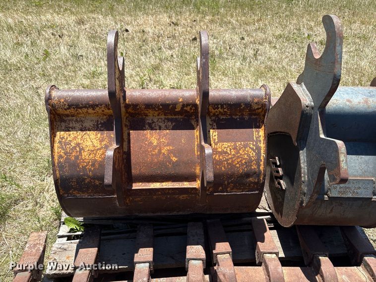image for item DO5214 (4) mini excavator buckets