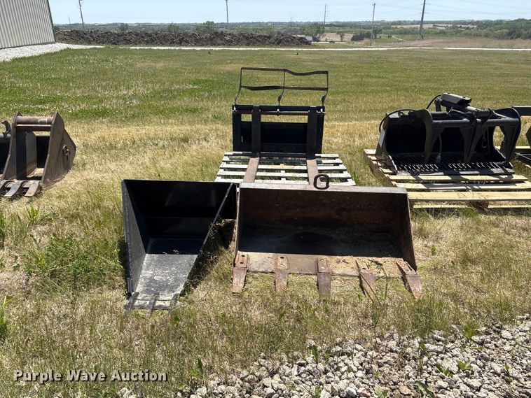 image for item DO5216 Skid steer attachments