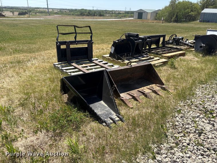 image for item DO5216 Skid steer attachments