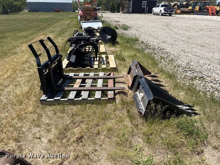 image for item DO5216 Skid steer attachments