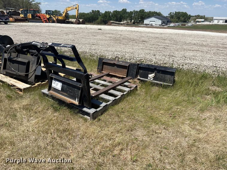image for item DO5216 Skid steer attachments