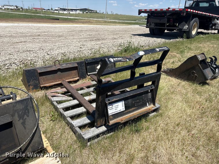image for item DO5216 Skid steer attachments
