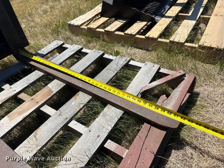 image for item DO5216 Skid steer attachments