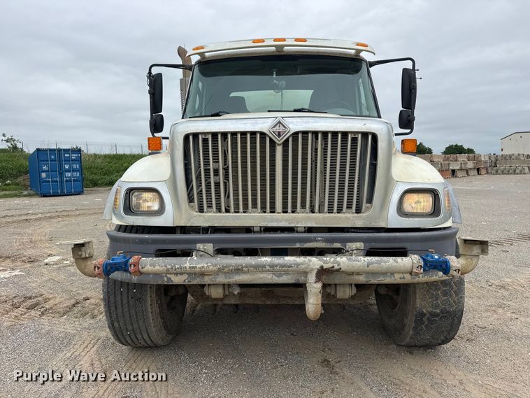 image for item DO8514 2007 International 7500 water truck