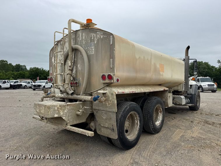 image for item DO8514 2007 International 7500 water truck