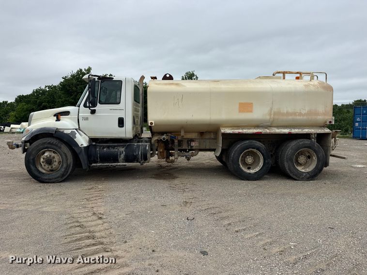 image for item DO8514 2007 International 7500 water truck