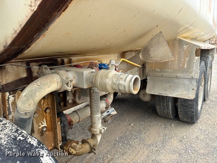 image for item DO8514 2007 International 7500 water truck
