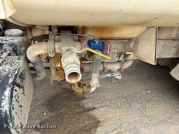 image for item DO8514 2007 International 7500 water truck