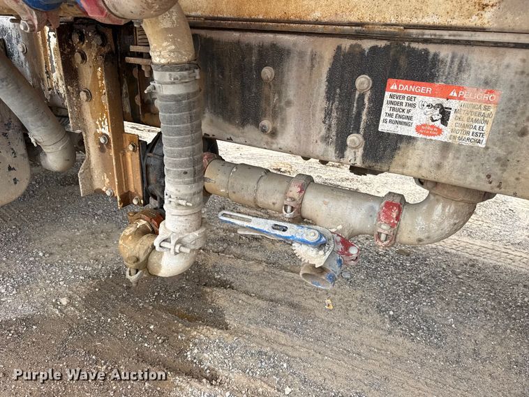 image for item DO8514 2007 International 7500 water truck