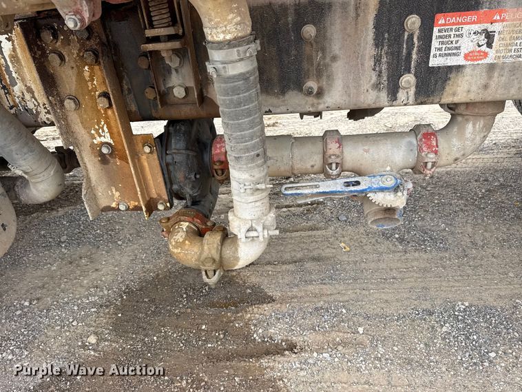 image for item DO8514 2007 International 7500 water truck