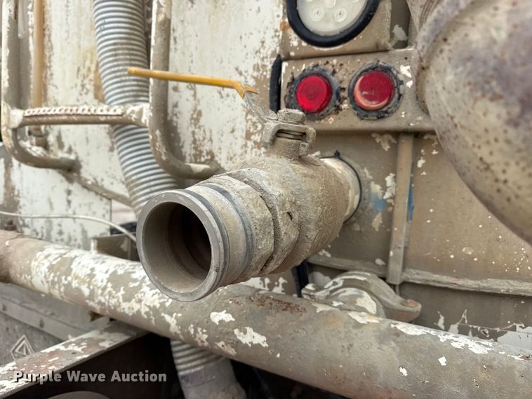 image for item DO8514 2007 International 7500 water truck