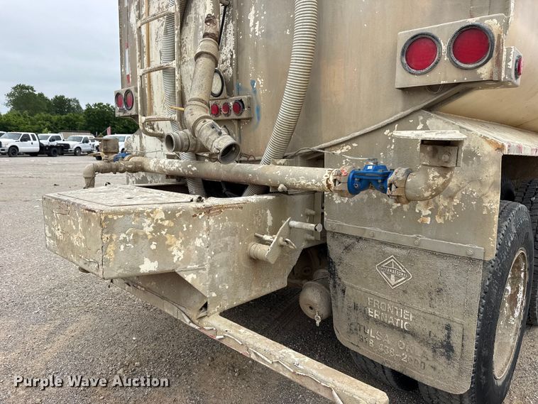 image for item DO8514 2007 International 7500 water truck
