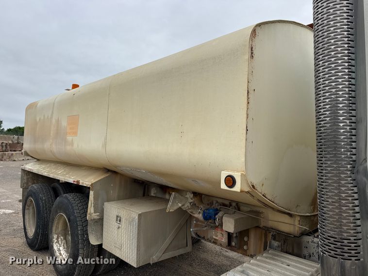 image for item DO8514 2007 International 7500 water truck