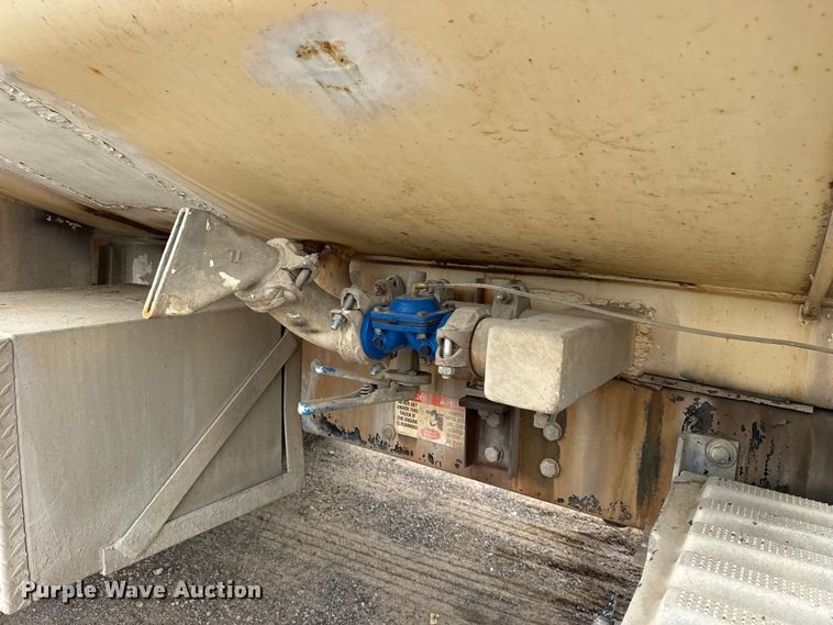 image for item DO8514 2007 International 7500 water truck