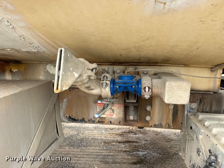 image for item DO8514 2007 International 7500 water truck