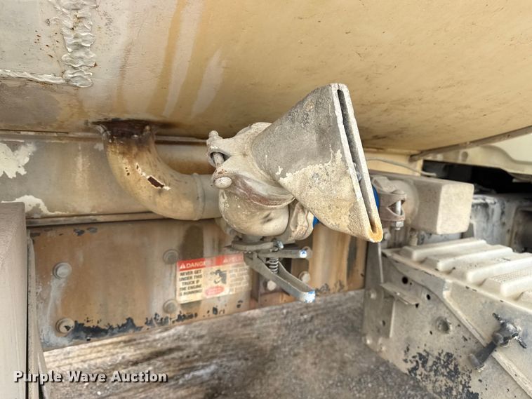 image for item DO8514 2007 International 7500 water truck