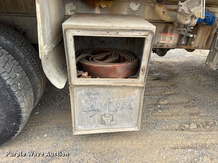 image for item DO8514 2007 International 7500 water truck
