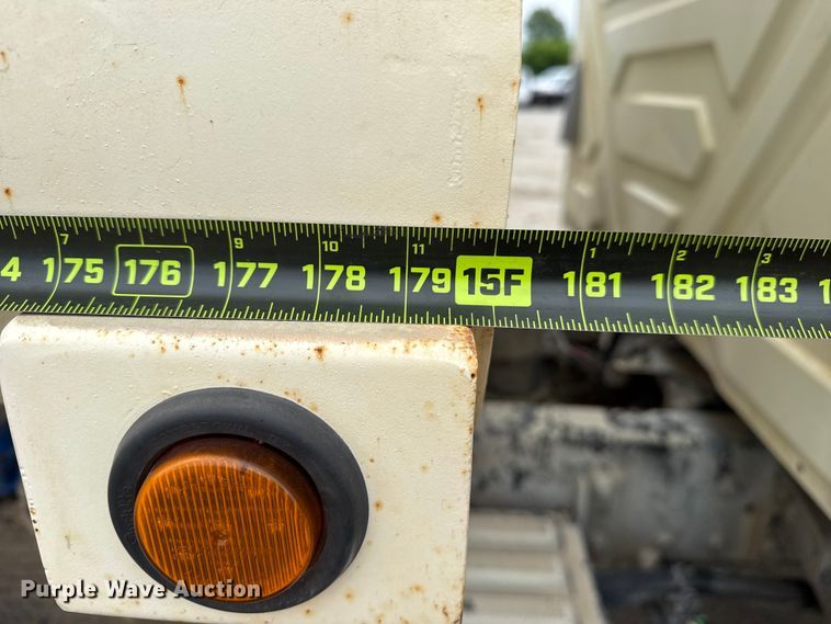 image for item DO8514 2007 International 7500 water truck