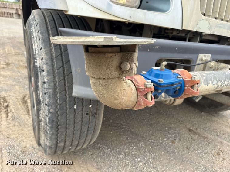 image for item DO8514 2007 International 7500 water truck