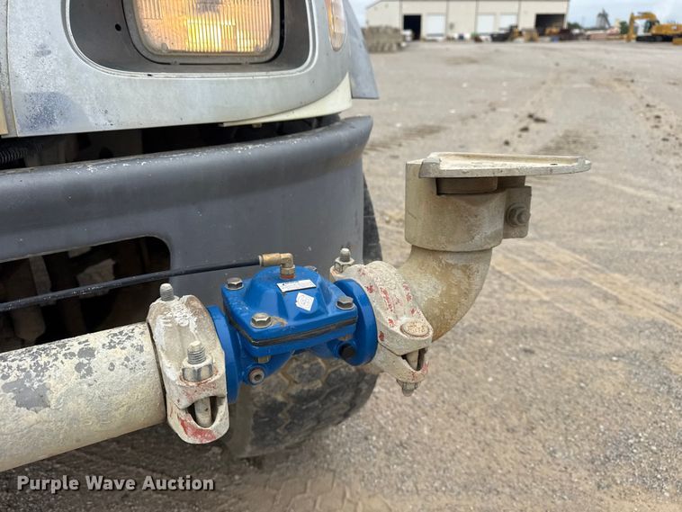 image for item DO8514 2007 International 7500 water truck