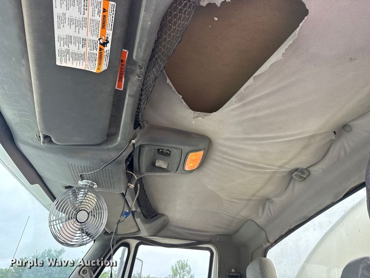 image for item DO8514 2007 International 7500 water truck