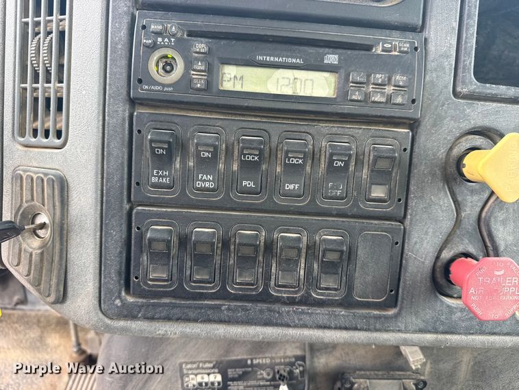 image for item DO8514 2007 International 7500 water truck